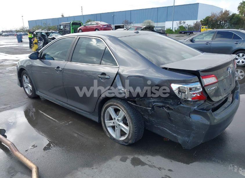 Photo 3 of 2013 Toyota Camry SE (VIN 4T1BF1FK4DU660090)