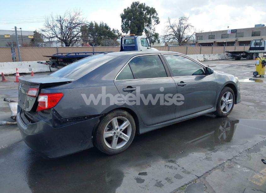 Photo 4 of 2013 Toyota Camry SE (VIN 4T1BF1FK4DU660090)