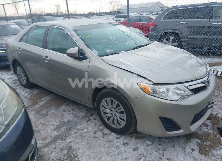 2013 Toyota Camry LE (VIN 4T1BF1FK4DU698239) main photo
