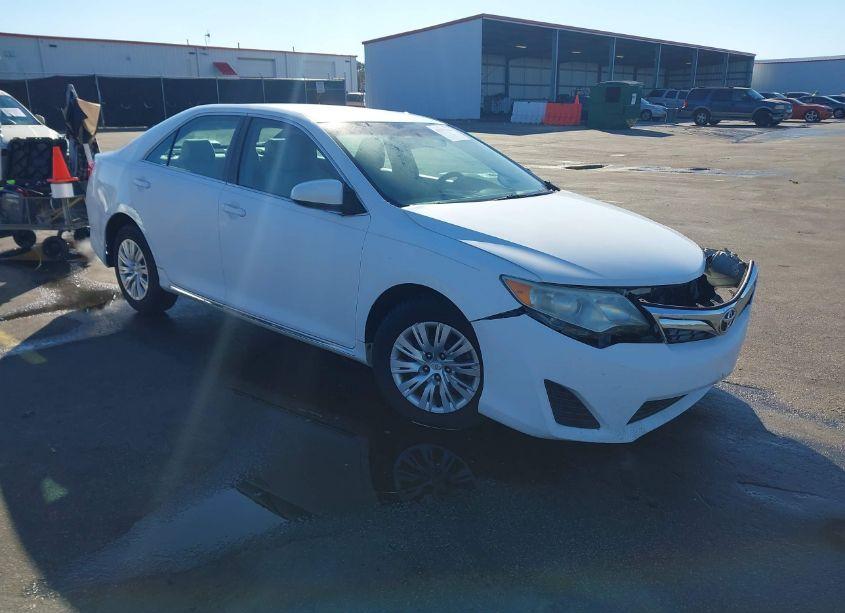 2013 Toyota Camry LE (VIN 4T1BF1FK4DU701897) main photo