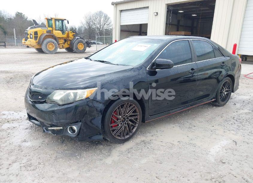 Photo 2 of 2014 Toyota Camry SE (VIN 4T1BF1FK4EU303980)