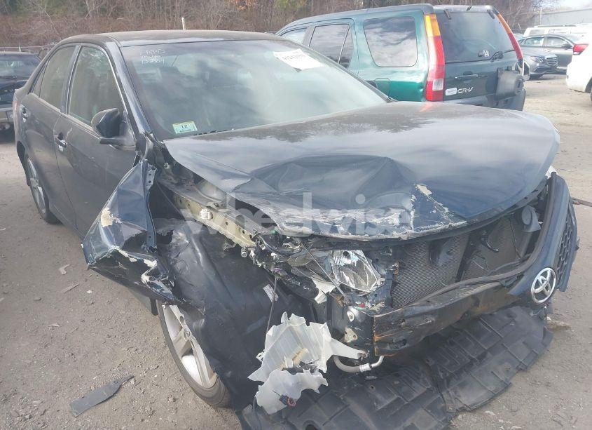 2014 Toyota Camry SE (VIN 4T1BF1FK4EU305194) main photo