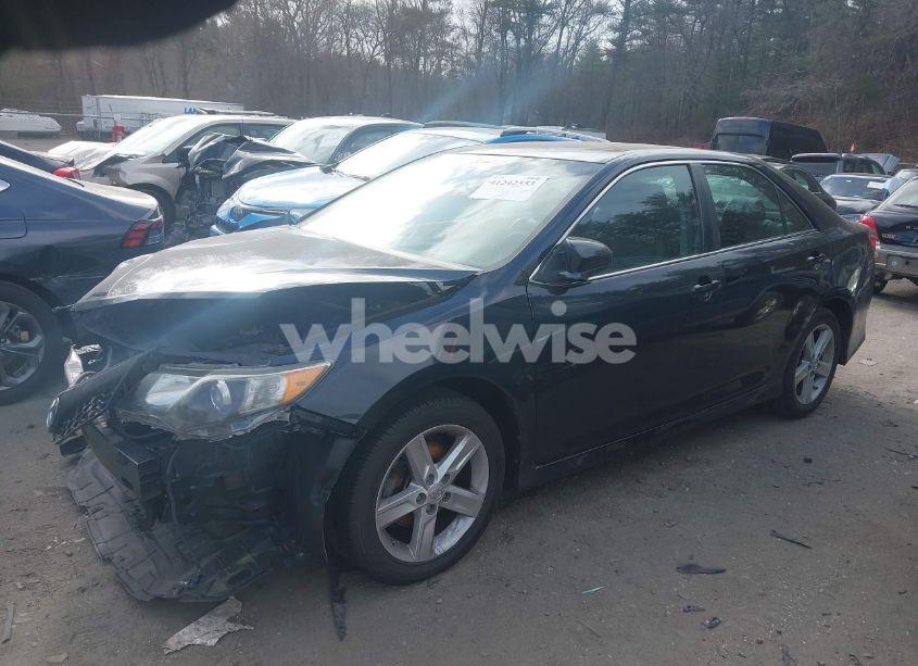 Photo 2 of 2014 Toyota Camry SE (VIN 4T1BF1FK4EU305194)