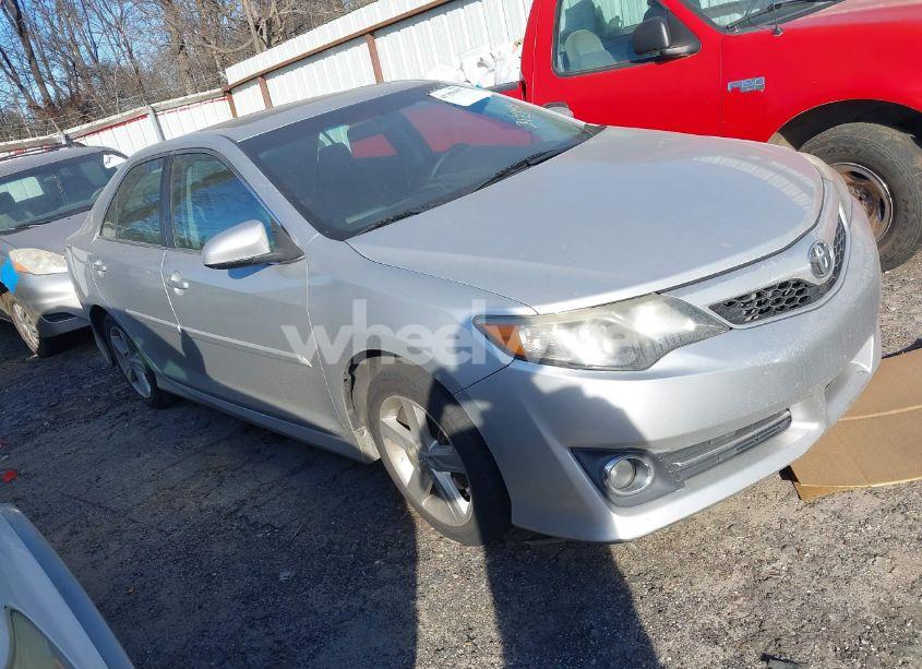 2014 Toyota Camry SE (VIN 4T1BF1FK4EU312999) main photo