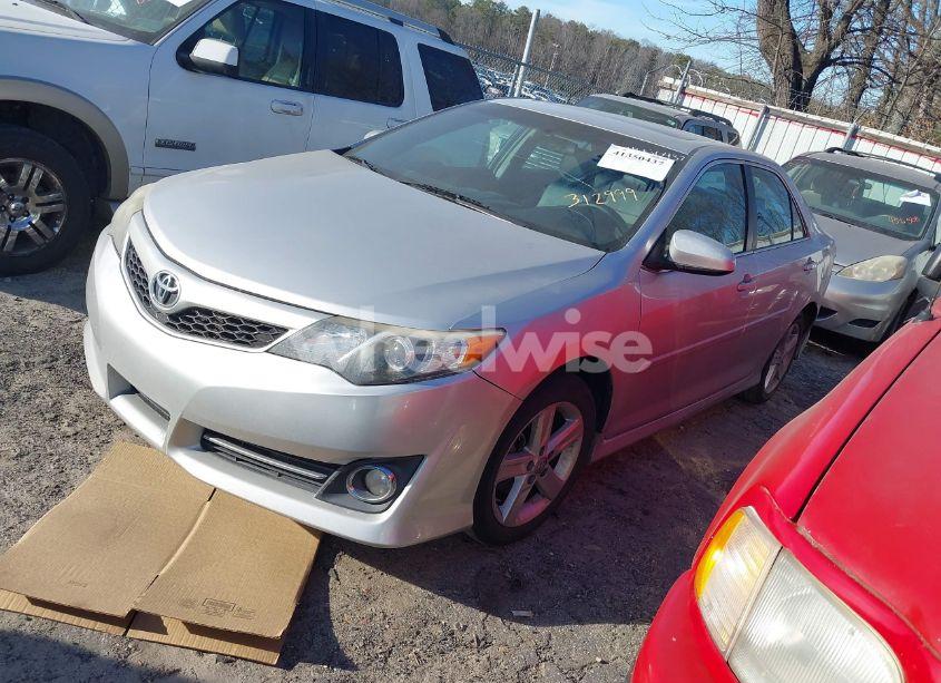 Photo 2 of 2014 Toyota Camry SE (VIN 4T1BF1FK4EU312999)