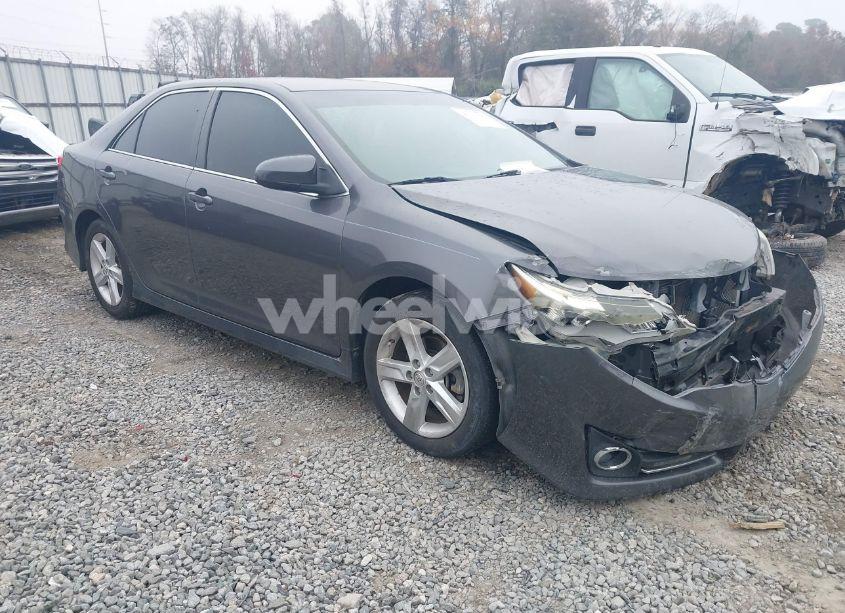 2014 Toyota Camry SE (VIN 4T1BF1FK4EU330998) main photo