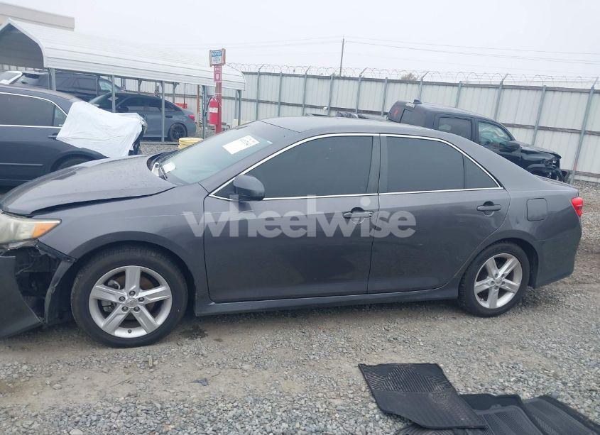 Photo 14 of 2014 Toyota Camry SE (VIN 4T1BF1FK4EU330998)