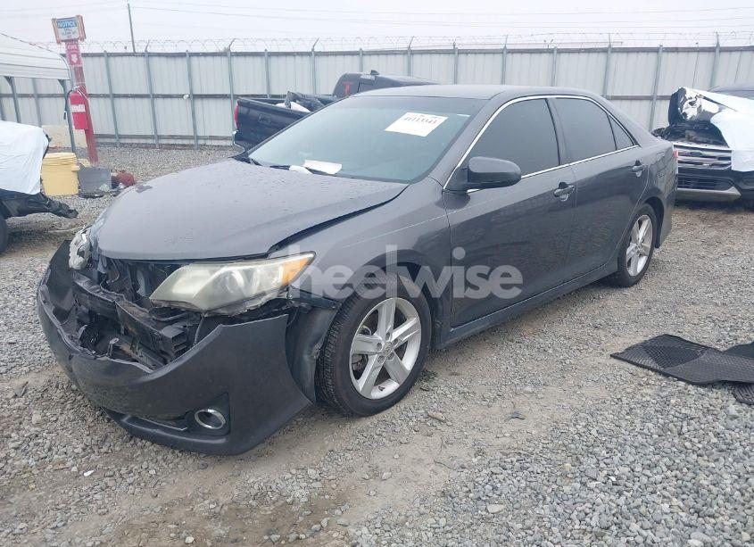 Photo 2 of 2014 Toyota Camry SE (VIN 4T1BF1FK4EU330998)