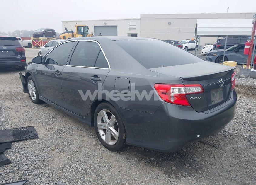Photo 3 of 2014 Toyota Camry SE (VIN 4T1BF1FK4EU330998)