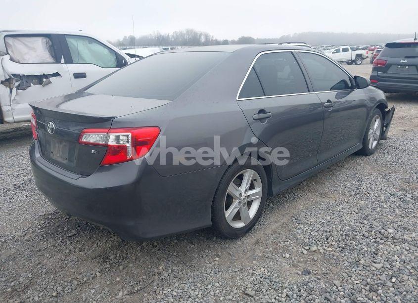 Photo 4 of 2014 Toyota Camry SE (VIN 4T1BF1FK4EU330998)