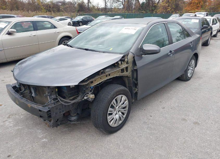 Photo 2 of 2014 Toyota Camry LE (VIN 4T1BF1FK4EU331925)