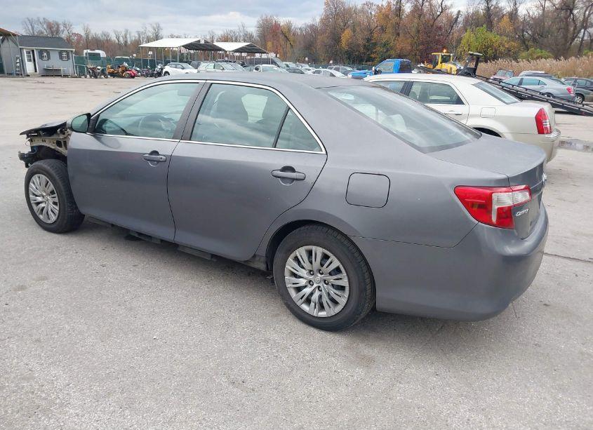Photo 3 of 2014 Toyota Camry LE (VIN 4T1BF1FK4EU331925)