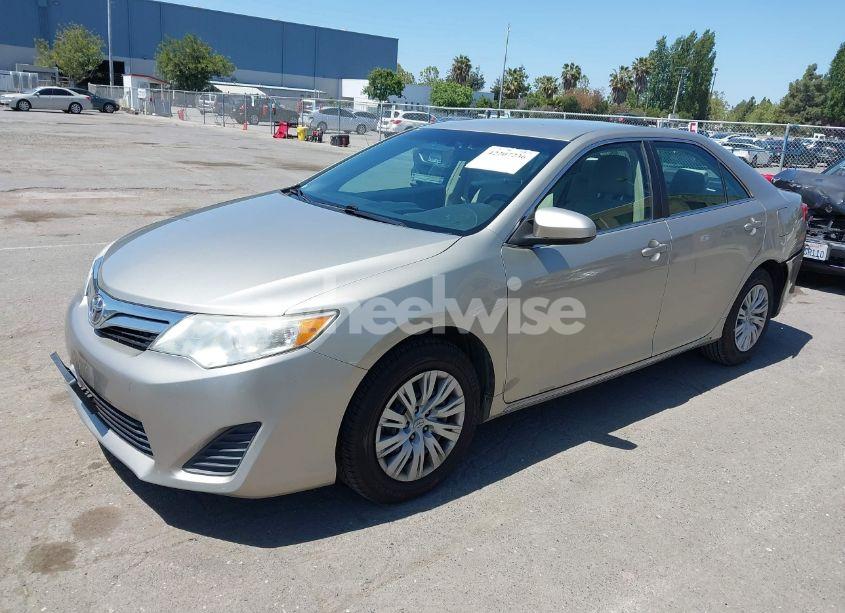 Photo 2 of 2014 Toyota Camry LE (VIN 4T1BF1FK4EU343671)