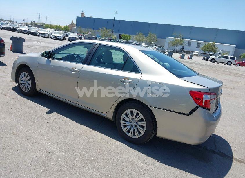 Photo 3 of 2014 Toyota Camry LE (VIN 4T1BF1FK4EU343671)