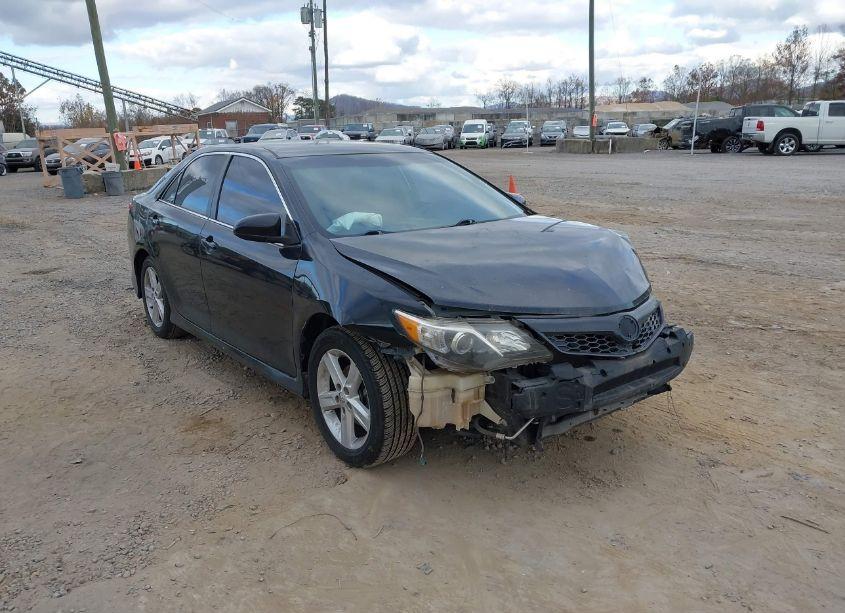 2014 Toyota Camry SE (VIN 4T1BF1FK4EU344772) main photo