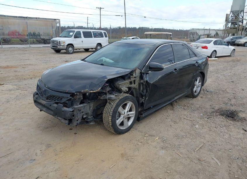 Photo 2 of 2014 Toyota Camry SE (VIN 4T1BF1FK4EU344772)
