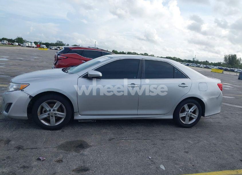 Photo 14 of 2014 Toyota Camry SE (VIN 4T1BF1FK4EU346120)