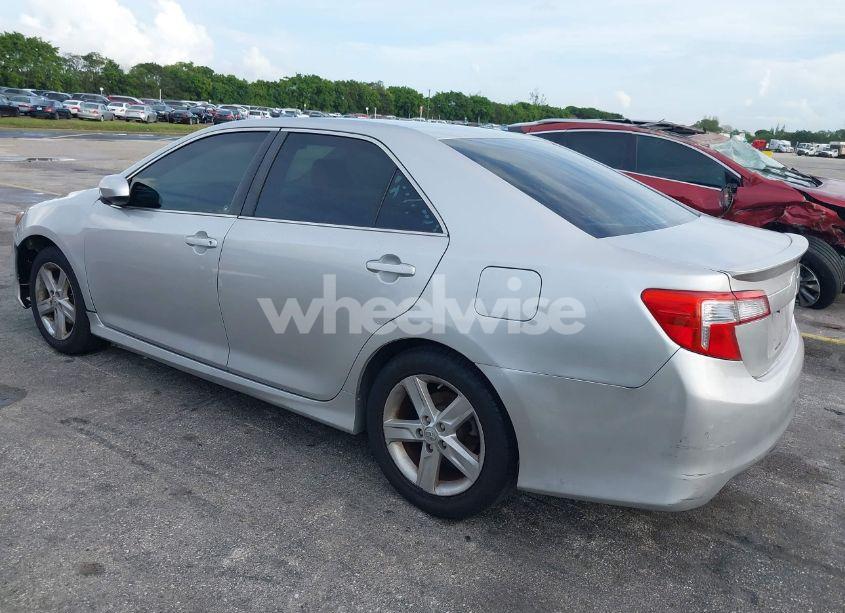Photo 3 of 2014 Toyota Camry SE (VIN 4T1BF1FK4EU346120)