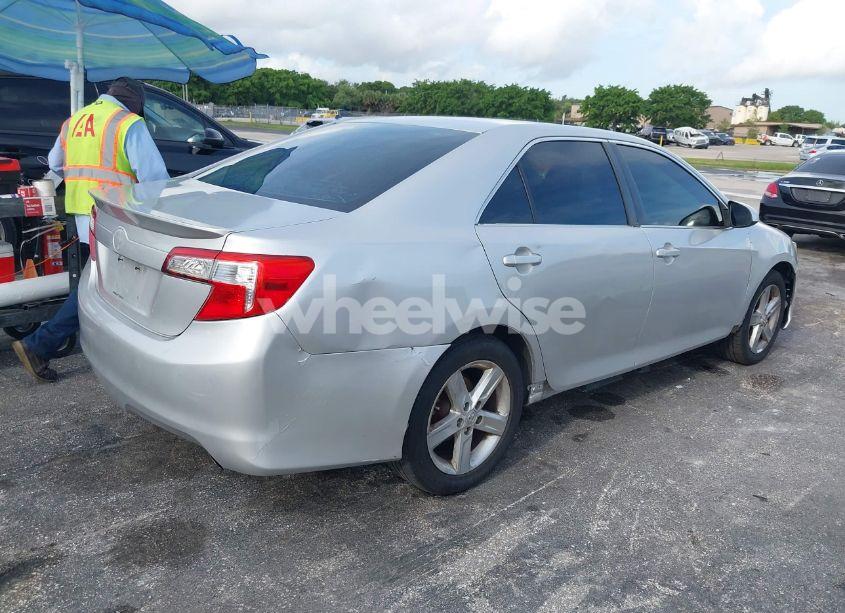 Photo 4 of 2014 Toyota Camry SE (VIN 4T1BF1FK4EU346120)