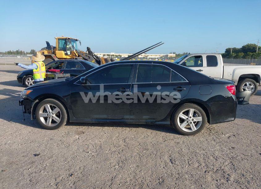 Photo 15 of 2014 Toyota Camry SE (VIN 4T1BF1FK4EU348787)