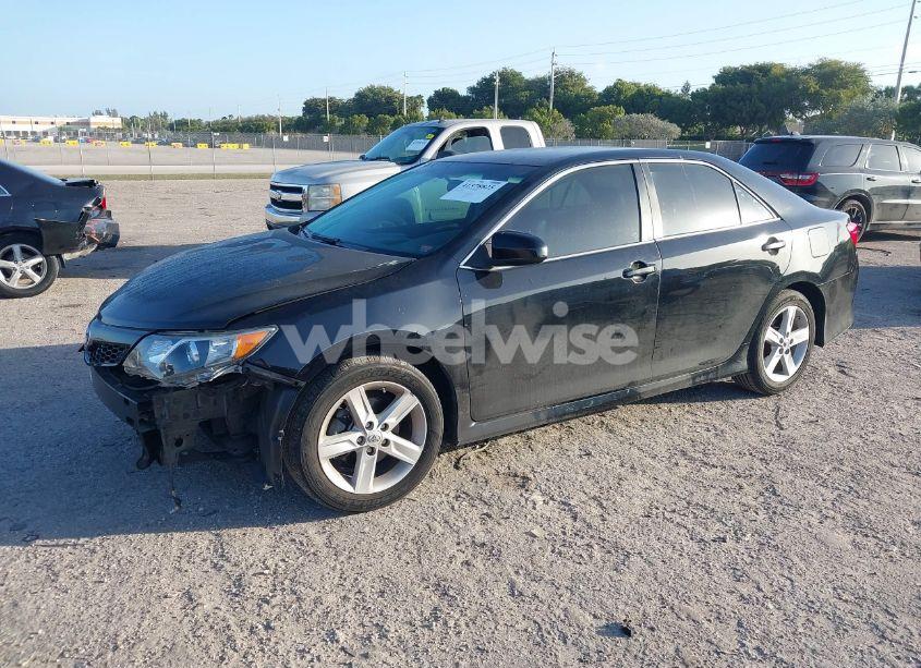 Photo 2 of 2014 Toyota Camry SE (VIN 4T1BF1FK4EU348787)