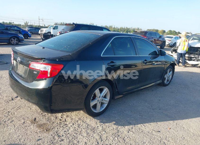 Photo 4 of 2014 Toyota Camry SE (VIN 4T1BF1FK4EU348787)