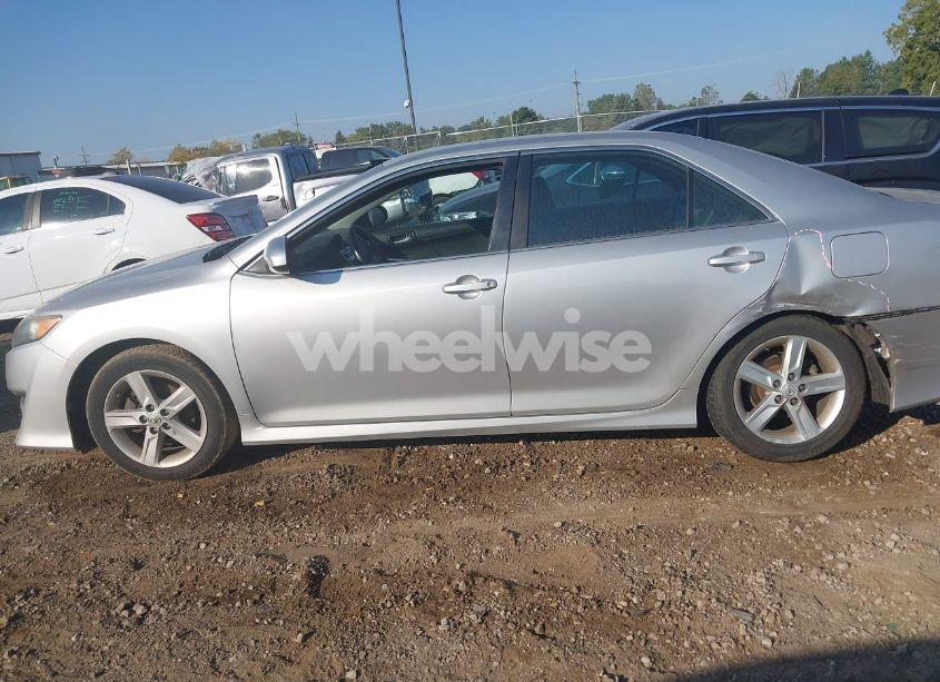 Photo 14 of 2014 Toyota Camry SE (VIN 4T1BF1FK4EU373057)