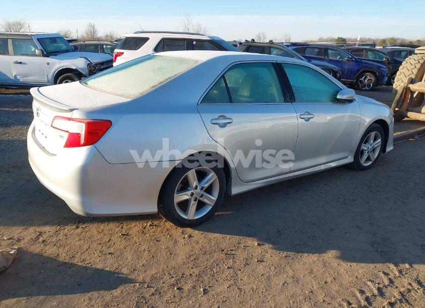 Photo 4 of 2014 Toyota Camry SE (VIN 4T1BF1FK4EU373057)