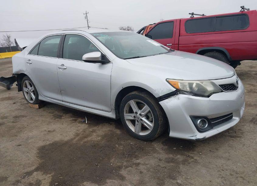 2014 Toyota Camry SE (VIN 4T1BF1FK4EU377867) main photo