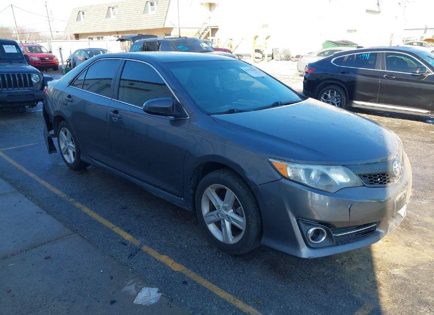 2014 Toyota Camry SE (VIN 4T1BF1FK4EU387573) main photo