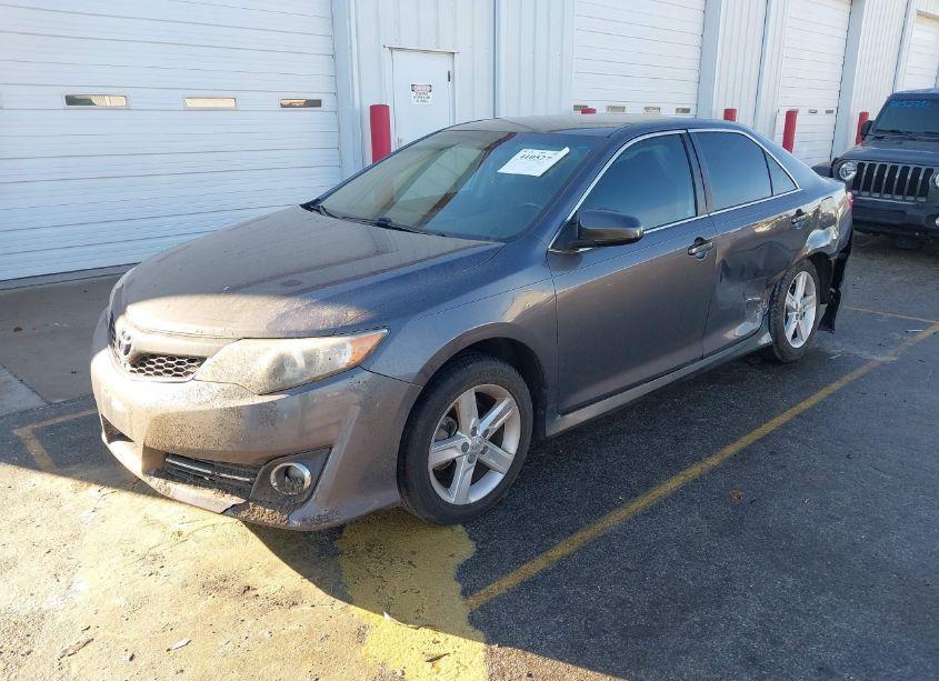 Photo 2 of 2014 Toyota Camry SE (VIN 4T1BF1FK4EU387573)