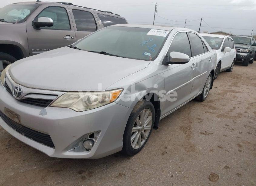 Photo 2 of 2014 Toyota Camry XLE (VIN 4T1BF1FK4EU387881)