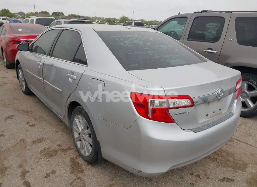 Photo 3 of 2014 Toyota Camry XLE (VIN 4T1BF1FK4EU387881)