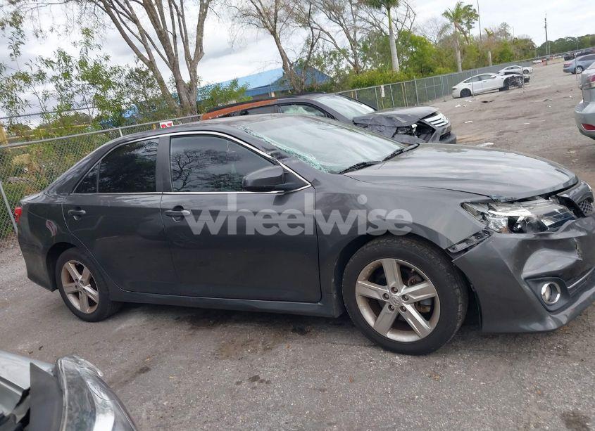 Photo 13 of 2014 Toyota Camry SE (VIN 4T1BF1FK4EU393132)