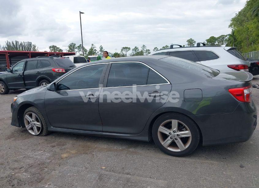 Photo 14 of 2014 Toyota Camry SE (VIN 4T1BF1FK4EU393132)