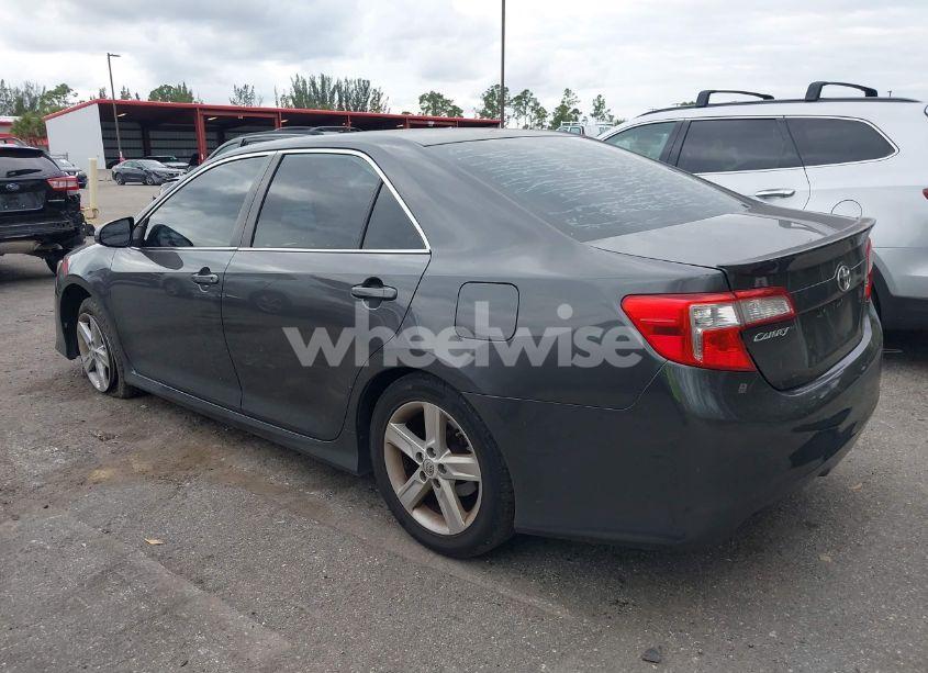 Photo 3 of 2014 Toyota Camry SE (VIN 4T1BF1FK4EU393132)
