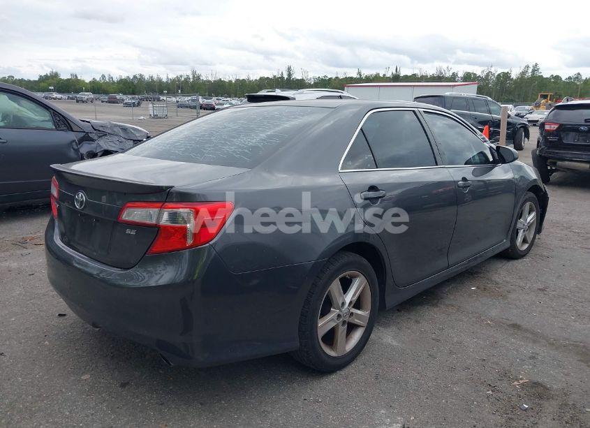 Photo 4 of 2014 Toyota Camry SE (VIN 4T1BF1FK4EU393132)