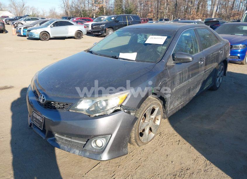Photo 2 of 2014 Toyota Camry SE SPORT (VIN 4T1BF1FK4EU402900)