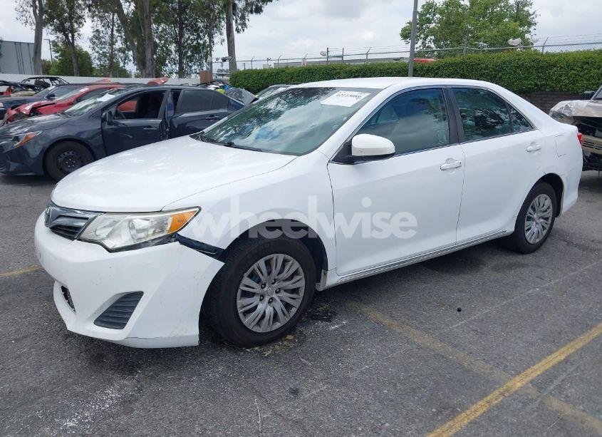 Photo 2 of 2014 Toyota Camry LE (VIN 4T1BF1FK4EU403013)