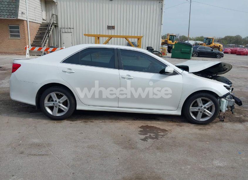 Photo 14 of 2014 Toyota Camry SE (VIN 4T1BF1FK4EU405778)