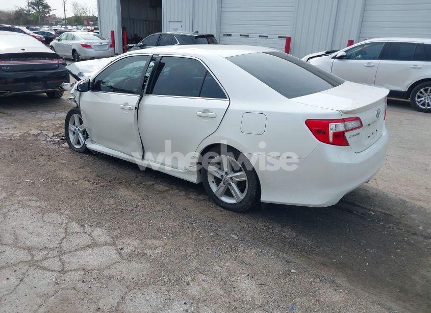 Photo 3 of 2014 Toyota Camry SE (VIN 4T1BF1FK4EU405778)