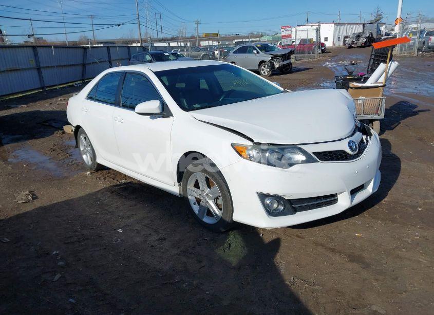 2014 Toyota Camry SE (VIN 4T1BF1FK4EU416330) main photo