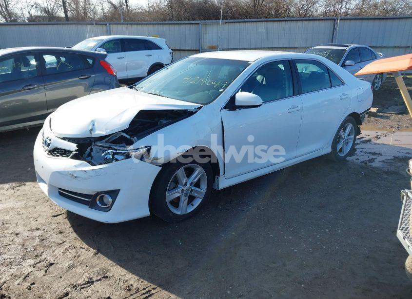 Photo 2 of 2014 Toyota Camry SE (VIN 4T1BF1FK4EU416330)