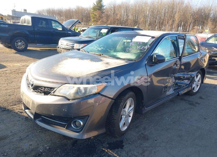Photo 2 of 2014 Toyota Camry SE (VIN 4T1BF1FK4EU416585)