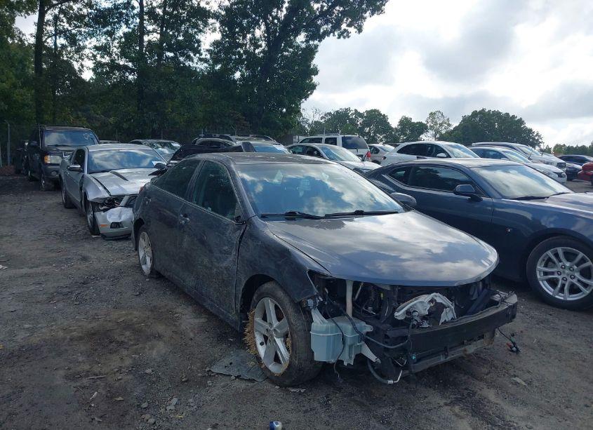 2014 Toyota Camry SE (VIN 4T1BF1FK4EU432897) main photo