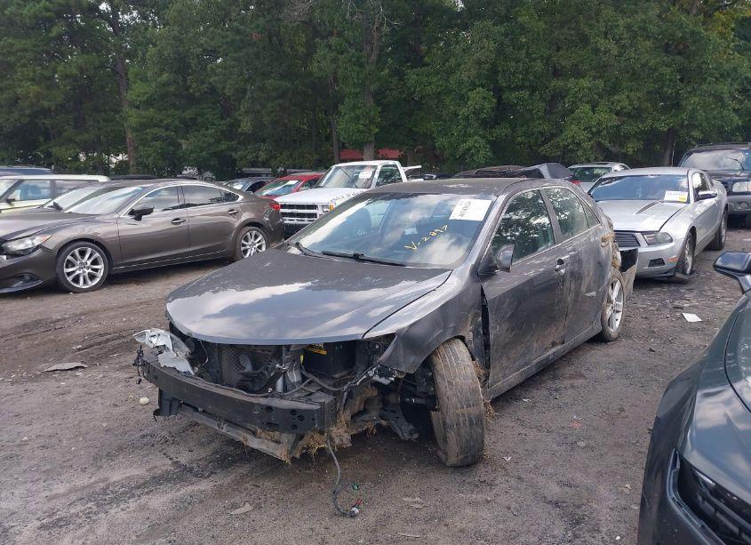 Photo 2 of 2014 Toyota Camry SE (VIN 4T1BF1FK4EU432897)