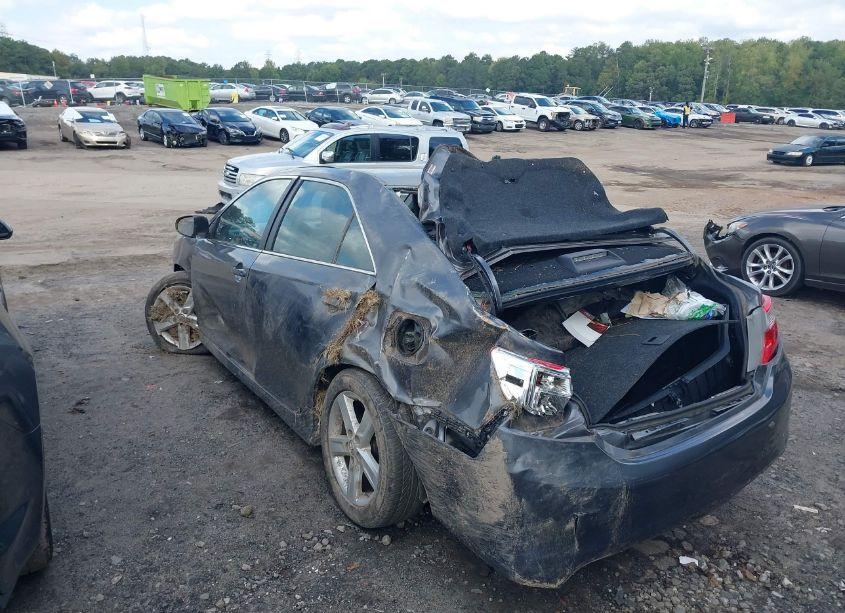 Photo 3 of 2014 Toyota Camry SE (VIN 4T1BF1FK4EU432897)