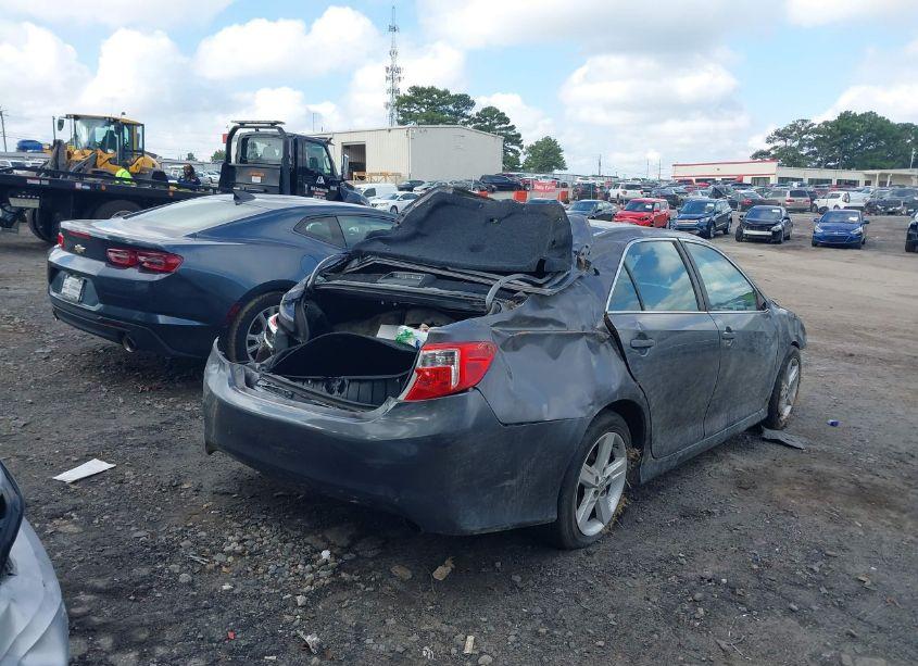 Photo 4 of 2014 Toyota Camry SE (VIN 4T1BF1FK4EU432897)