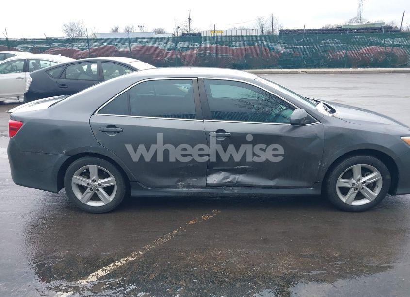 Photo 13 of 2014 Toyota Camry SE (VIN 4T1BF1FK4EU439574)