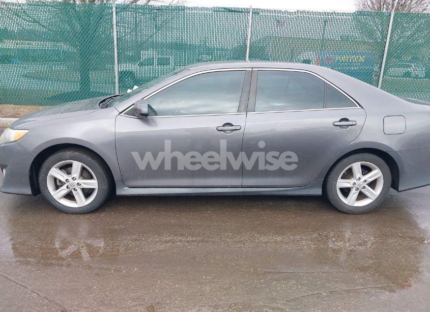 Photo 14 of 2014 Toyota Camry SE (VIN 4T1BF1FK4EU439574)